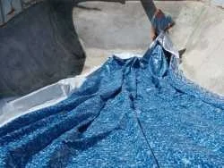 installing a pool liner 